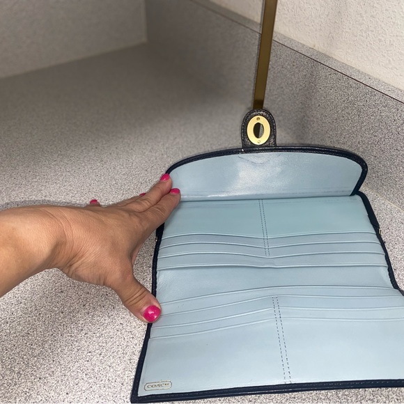 Coach Legacy Kisslock and Turnlock Tan and Black Wallet EUC - Picture 7 of 16